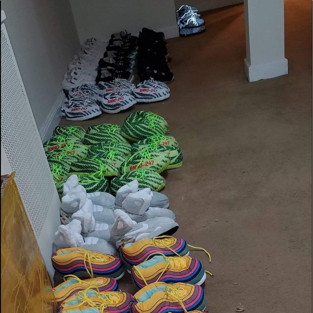 Slippers - Picture 2 of 4